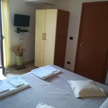 Isabel 3* 크로토네