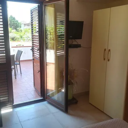 Isabel 3* 크로토네